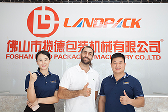 尼日利亞客戶購(gòu)買(mǎi)LD-320L液體包裝機(jī) 